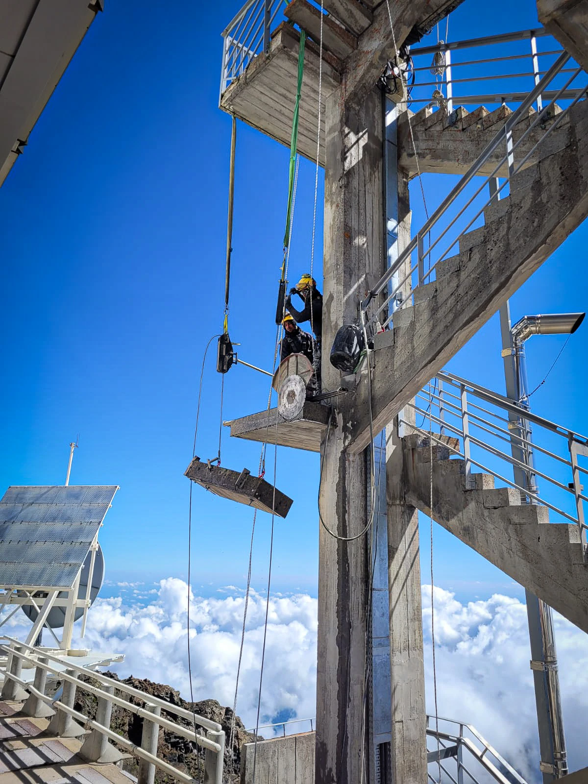 Intervention de cordistes MS Access pour la montagne, ça vous gagne chez GTM BÄTIMENT AQUITAINE à Sers (bâtiment) – 2
